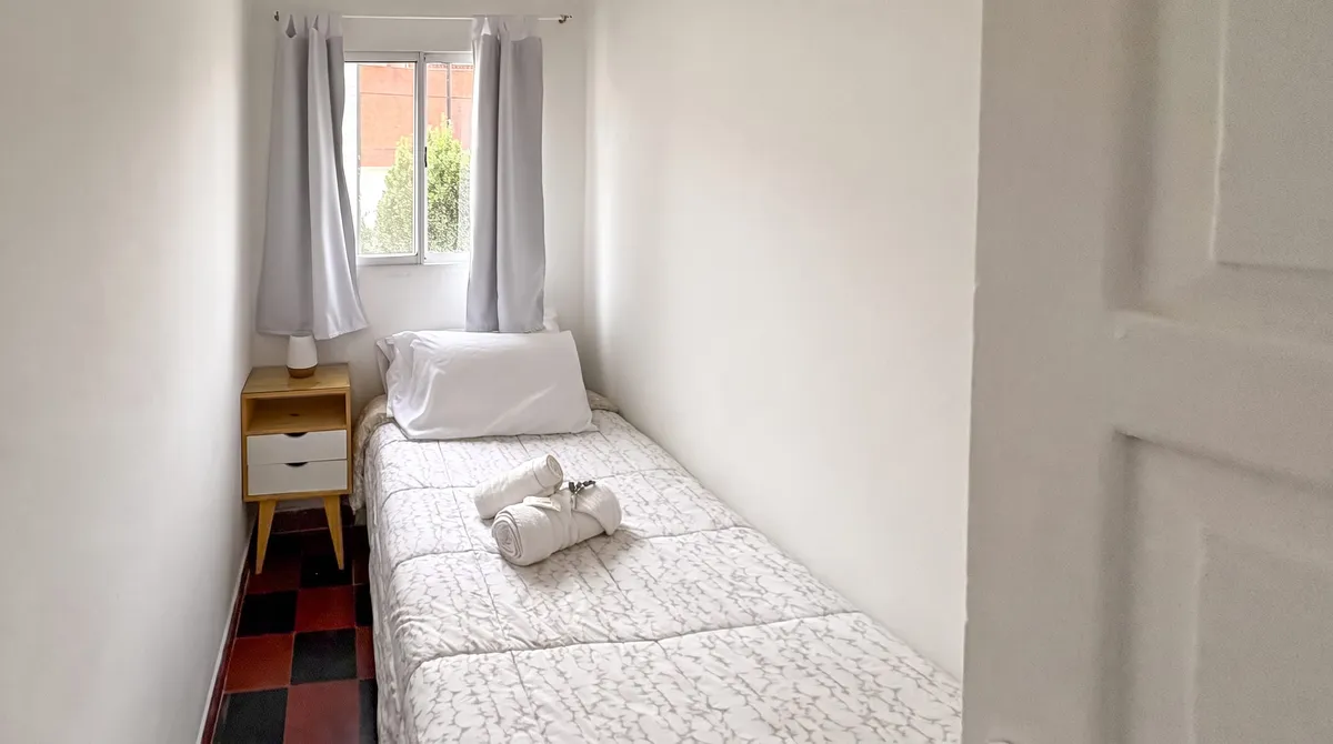 Second bedroom with a single bed